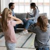 Çocuklar yetişkinlerin ters taraflarını niçin benimser? Konuk: Fatma Torun Reid