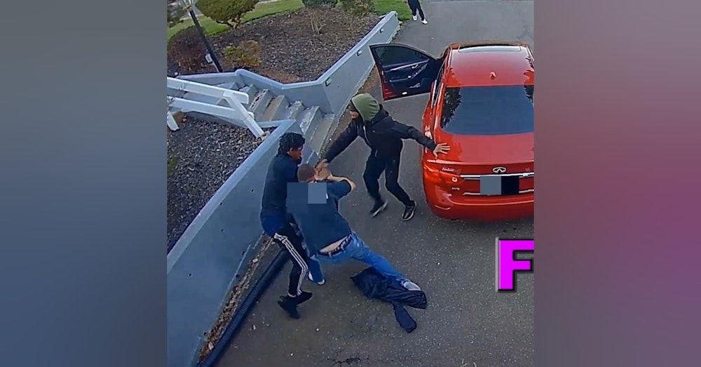 One Man Takes On Four Carjackers On Video - LEO Round Table S08E61