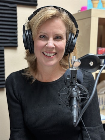 Ep.46 Living in a Soundbite World (Leslie Rhode-20 plus year broadcast journalist and co-founder of ATX Good News)