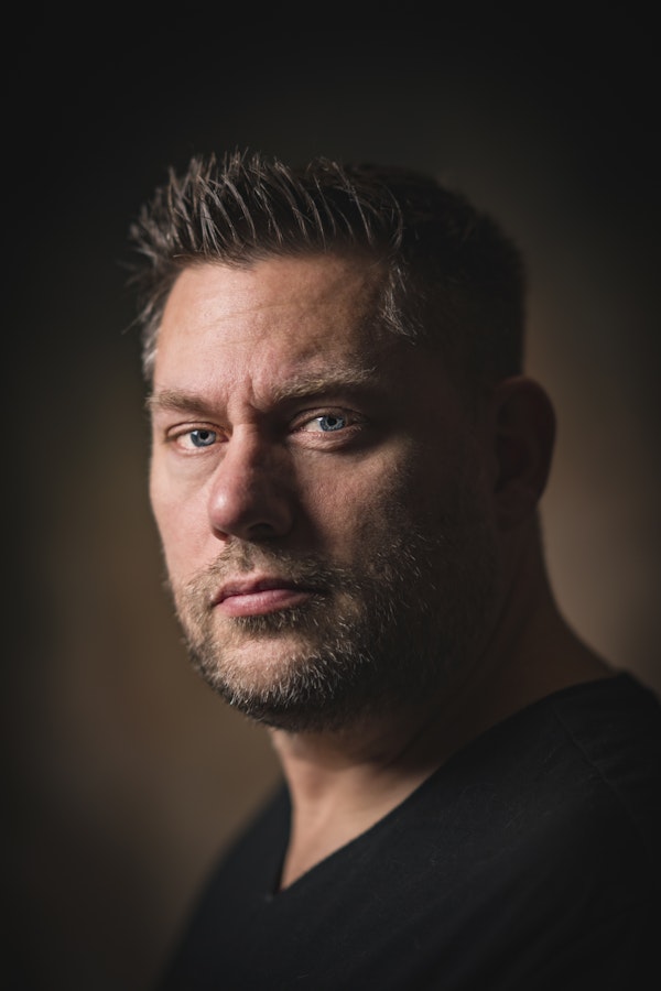 Portrait photographer Travis Keyes