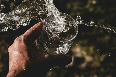 How Much Should You Drink After Rucking? The Science-Based Hydration Guide