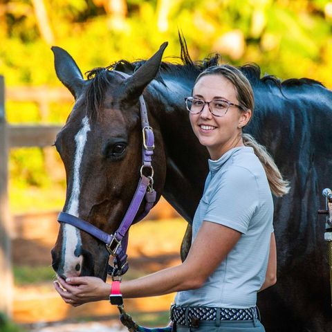 From House Calls to Dolphins: Dr. Amanda Pinder’s Veterinary Journey (Replay)